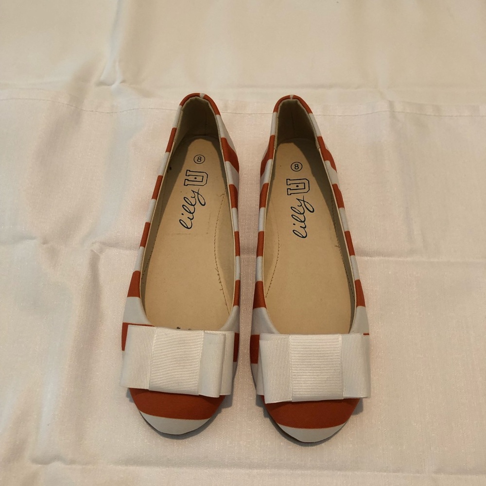 Size 8 game day striped flats for UT fans!